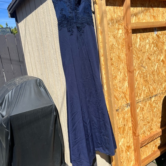 Elegant Navy Blue Lace Gown - Picture 6 of 8